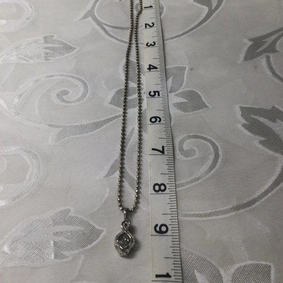 Dancing Diamond necklace - Picture 3 of 3